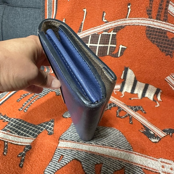 LOUIS VUITTON ❤️🌟CA1106 LOCKME LV HARDWARE WALLET⭐️ - Picture 3 of 10